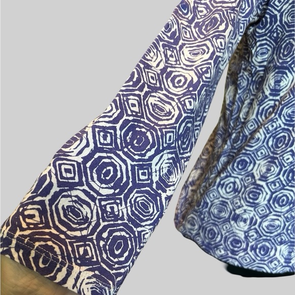 Simply Vera ~ Vera Wang, Purple & White Geometric Print Pullover Top , size PL - Picture 3 of 10